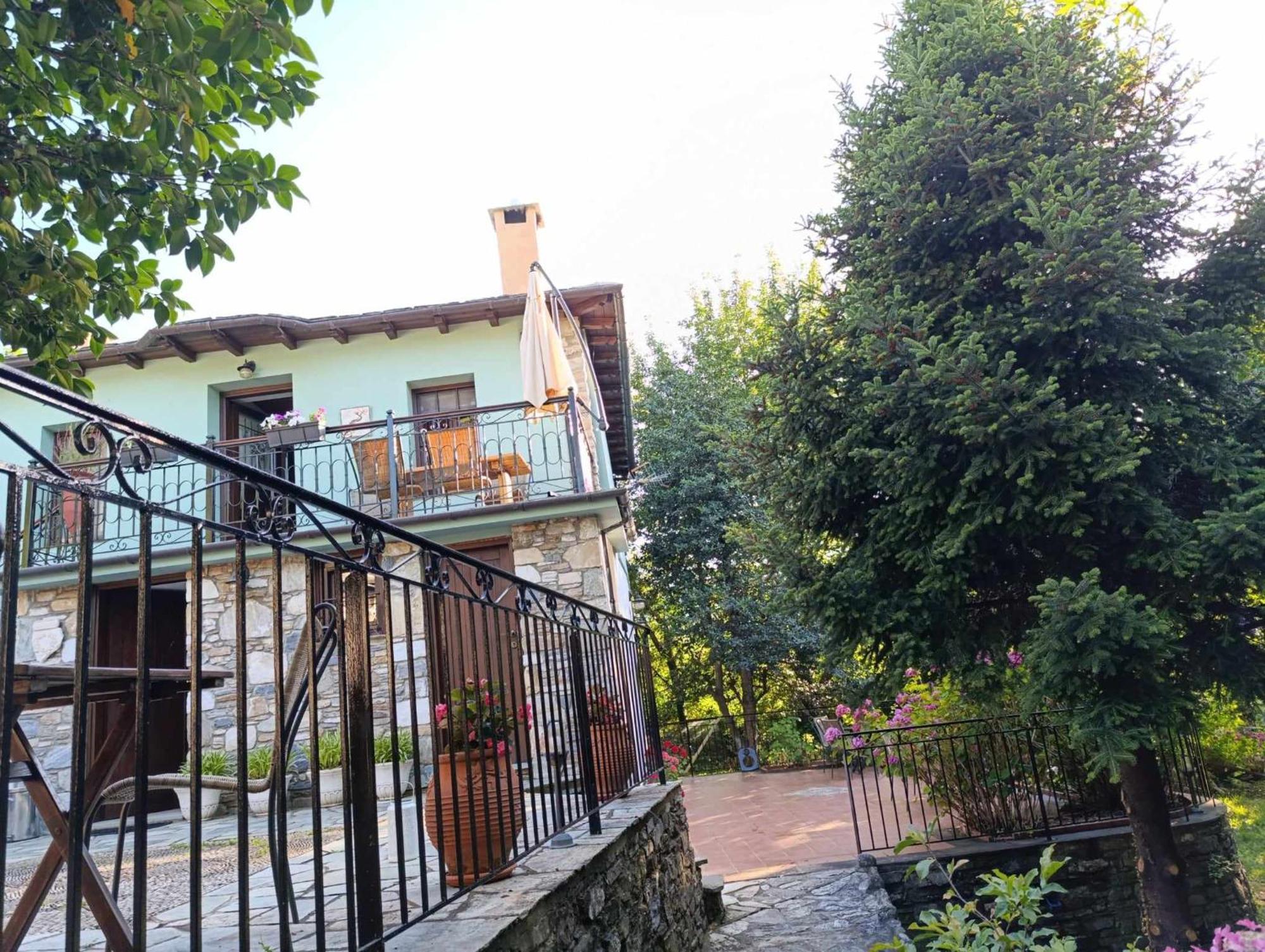 Μountain Whispers Apartamento Mourésion Exterior foto