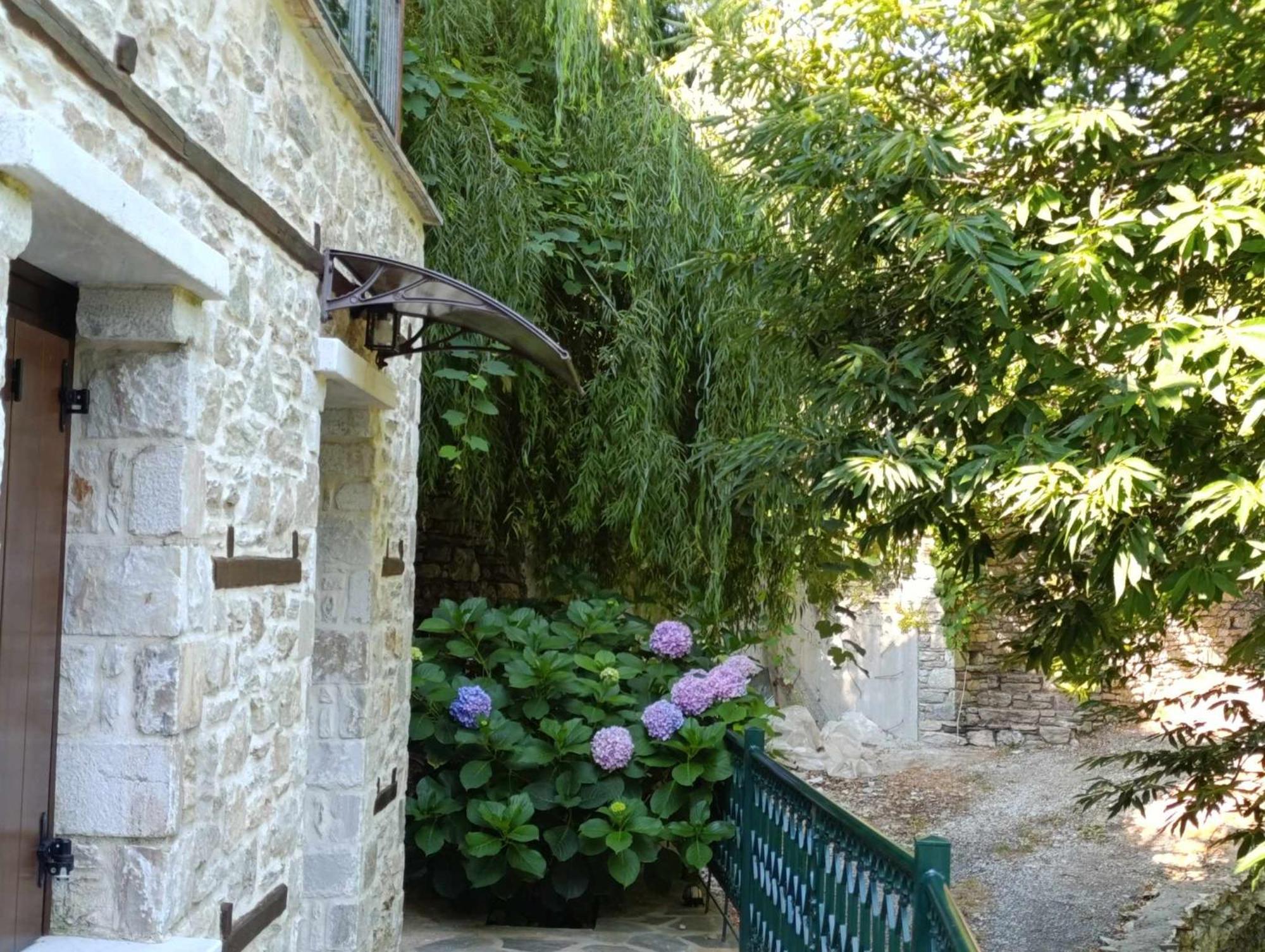 Μountain Whispers Apartamento Mourésion Exterior foto