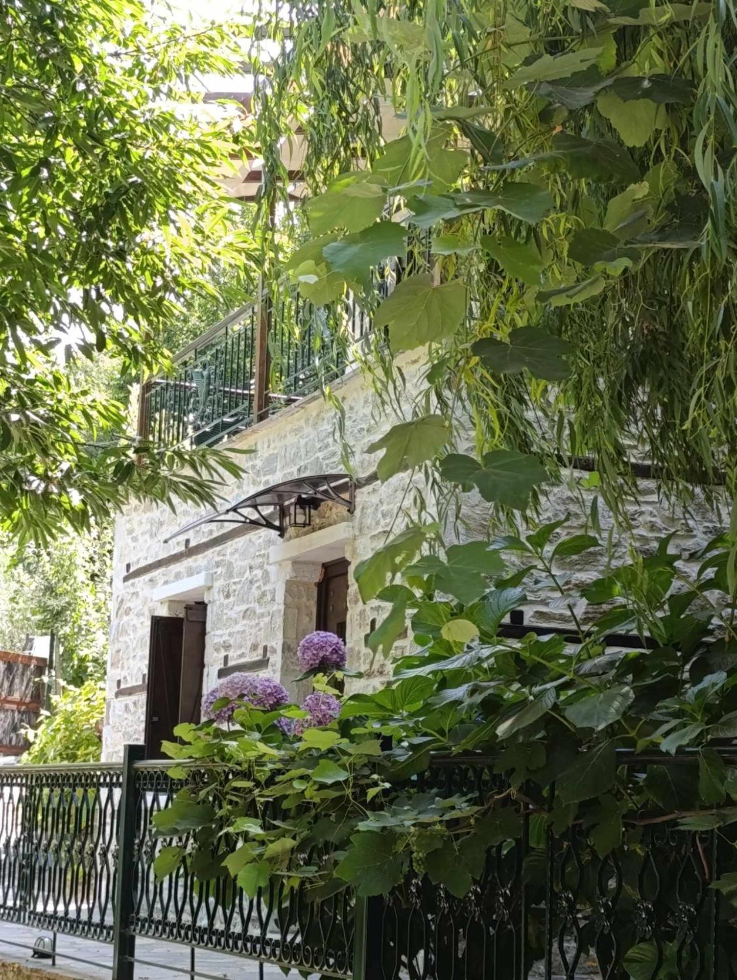 Μountain Whispers Apartamento Mourésion Exterior foto